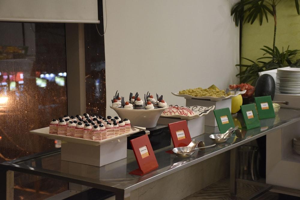 Lemon Tree Premier, Patna Hotel Patna  Kültér fotó